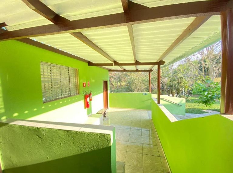 Quarto ou ambiente interno da clínica