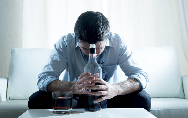 Como lidar com um filho alcoolista?