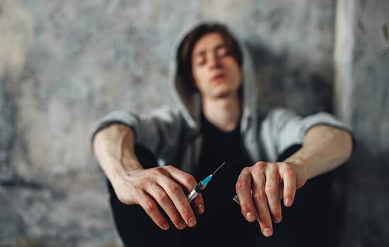 O que é um usuário de drogas e o que leva ao uso?